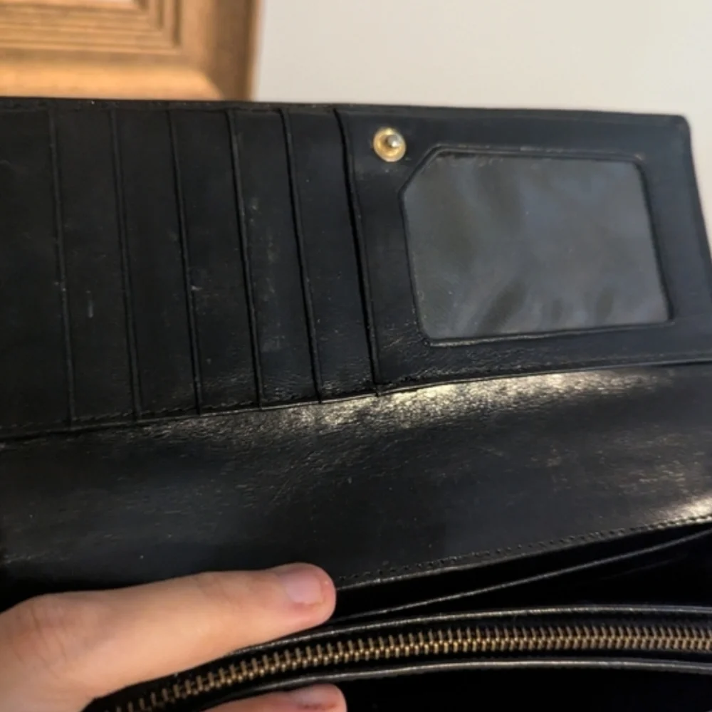 Monsac sleek black
